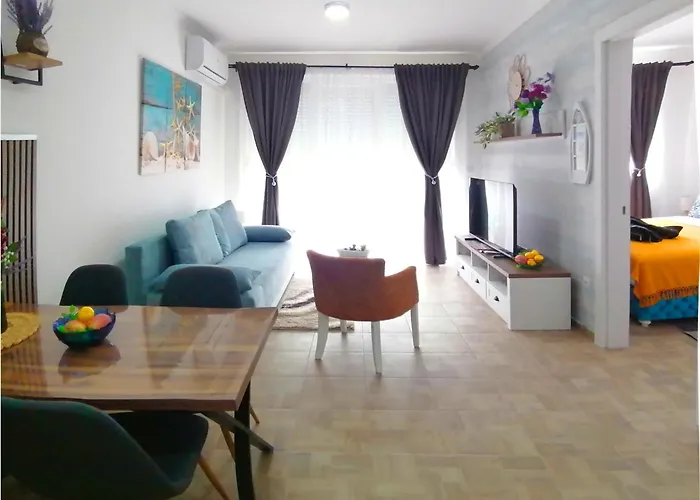 Kristi Lux New 1-Bedroom Apartment With Pool, Balcony And Free Parking