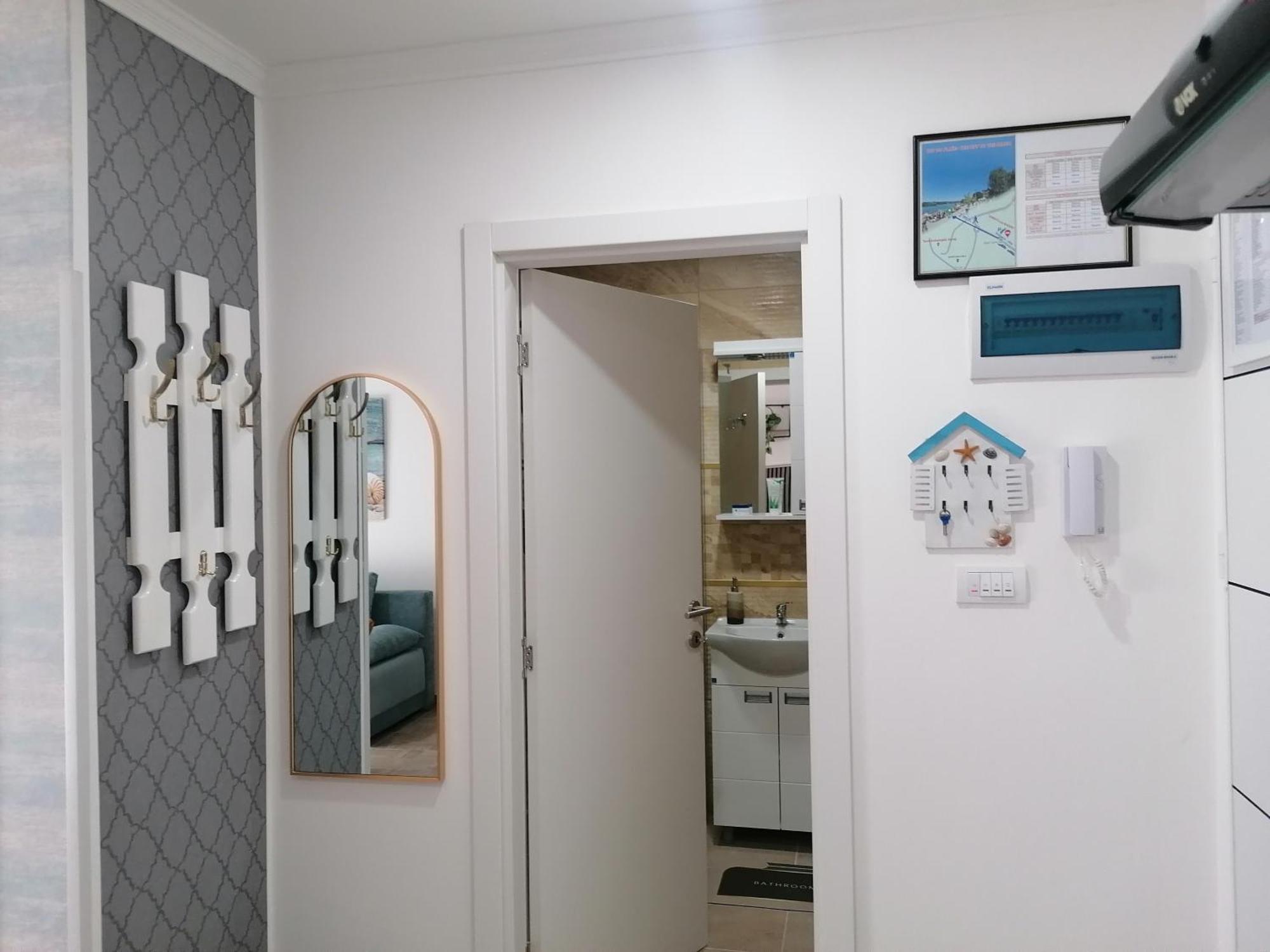 Kristi Lux New 1-bedroom With Pool, Balcony And Free Parking Apartment