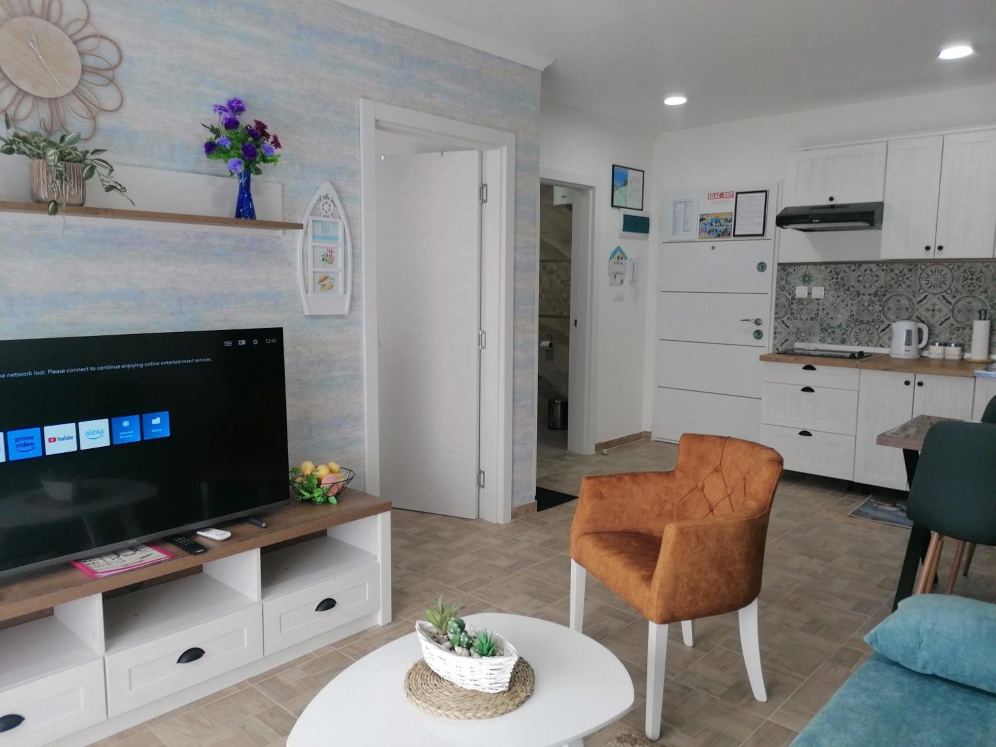 Kristi Lux New 1-bedroom With Pool, Balcony And Free Parking