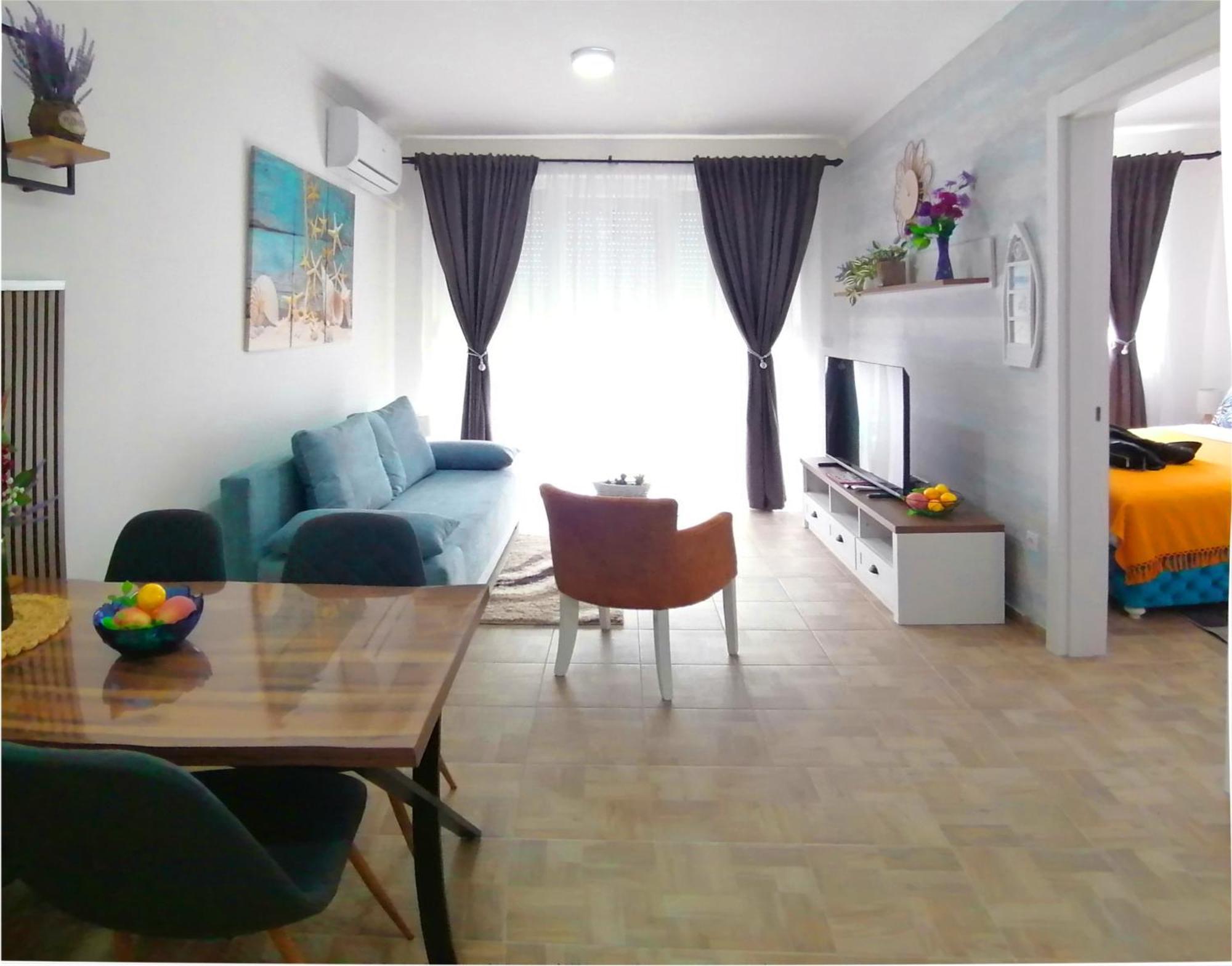 Kristi Lux New 1-bedroom With Pool, Balcony And Free Parking Apartment