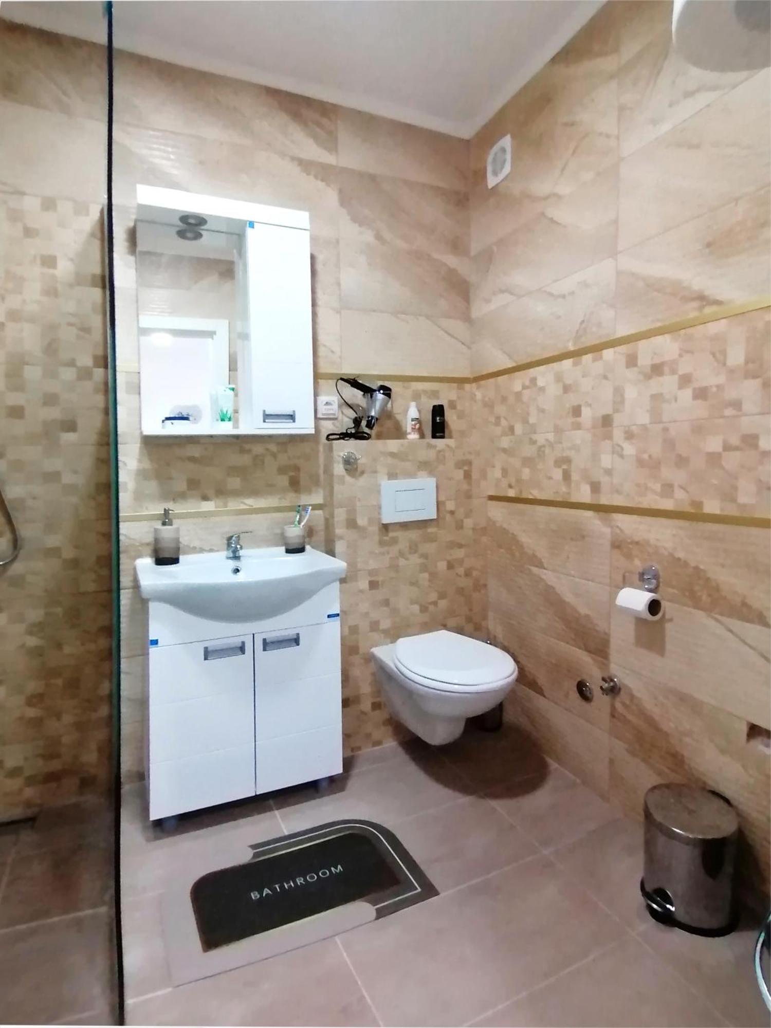Kristi Lux New 1-bedroom With Pool, Balcony And Free Parking *