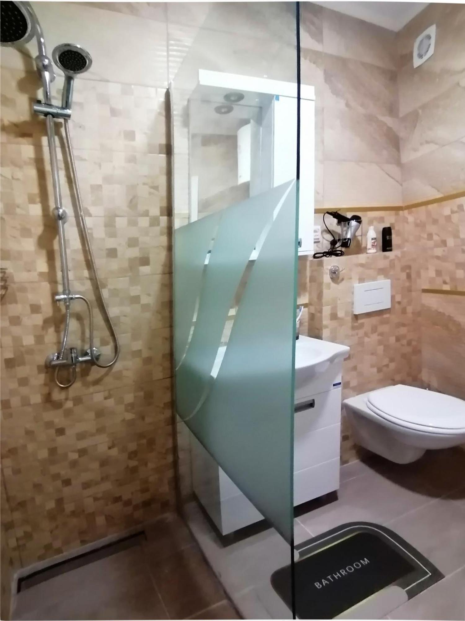 Kristi Lux New 1-bedroom With Pool, Balcony And Free Parking Apartment *