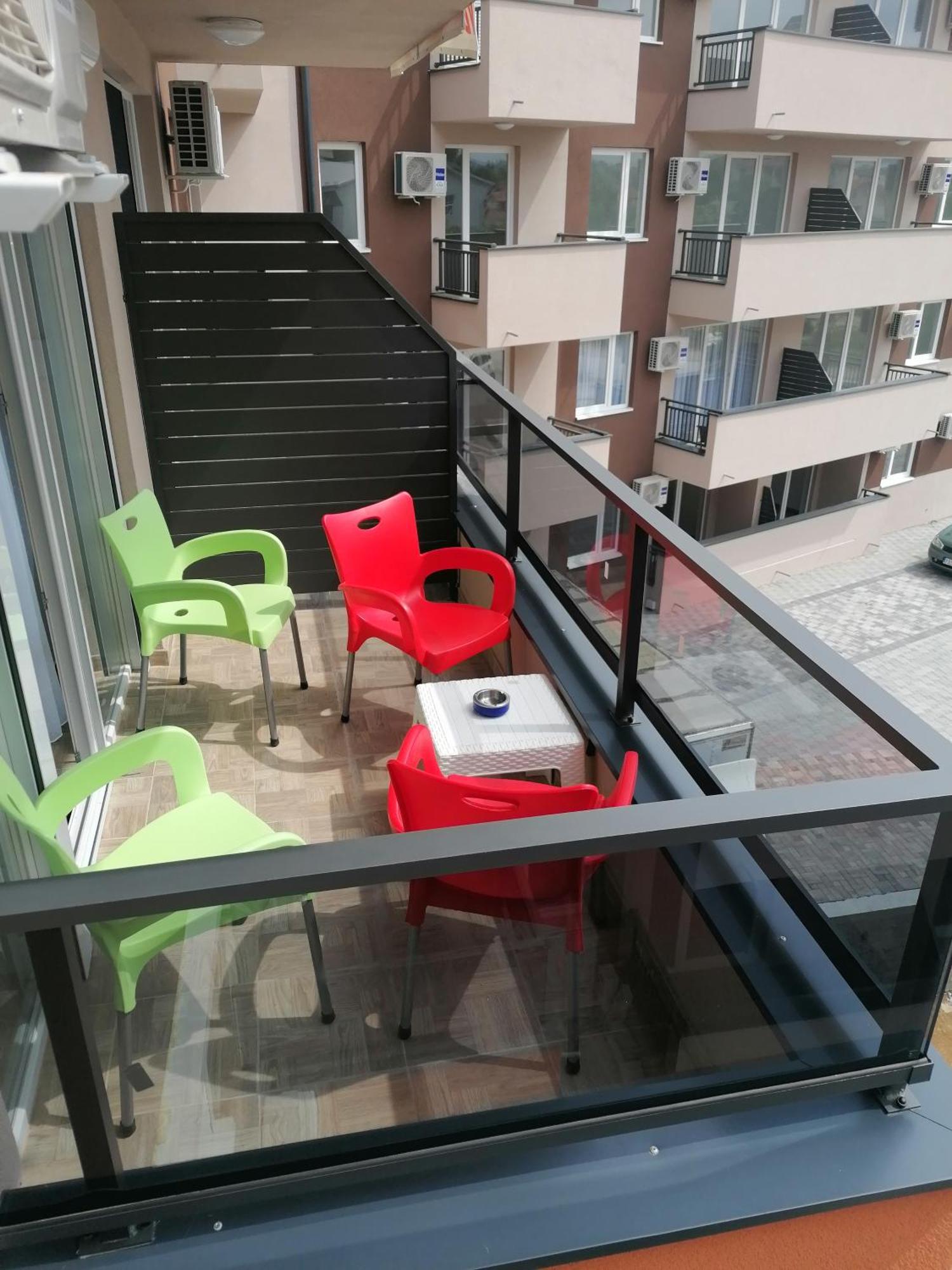 Apartment Kristi Lux New 1-bedroom With Pool, Balcony And Free Parking Veliko Gradiste