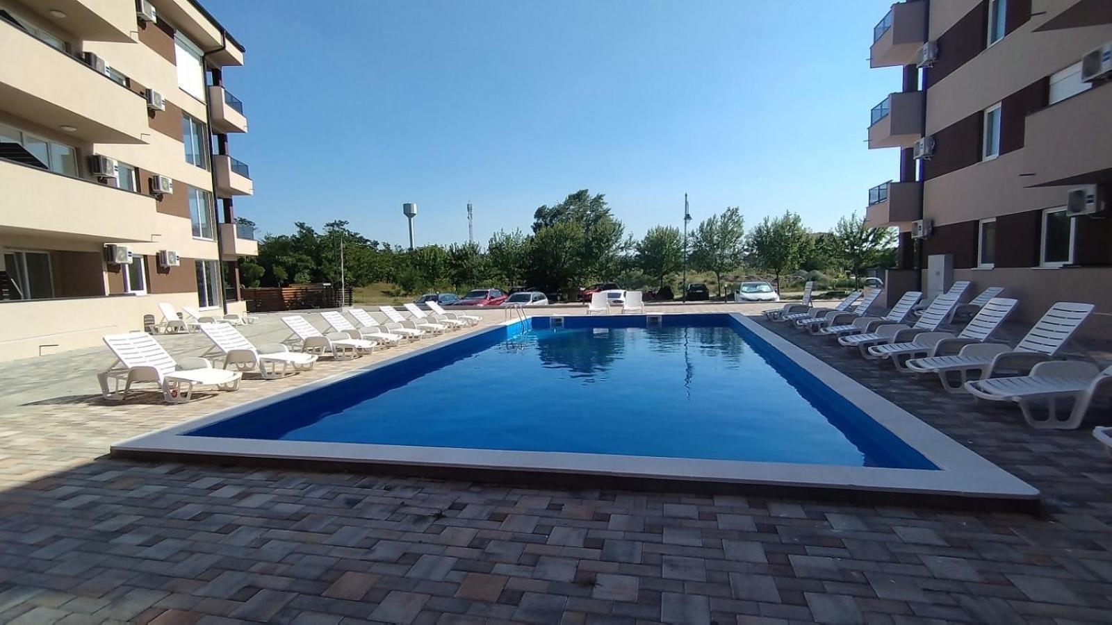 Kristi Lux New 1-bedroom With Pool, Balcony And Free Parking *